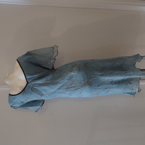 Believe Woman Blue Cross V-Neck - Picture 4 of 4